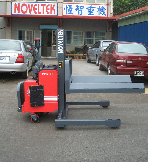 empilhador motorizado